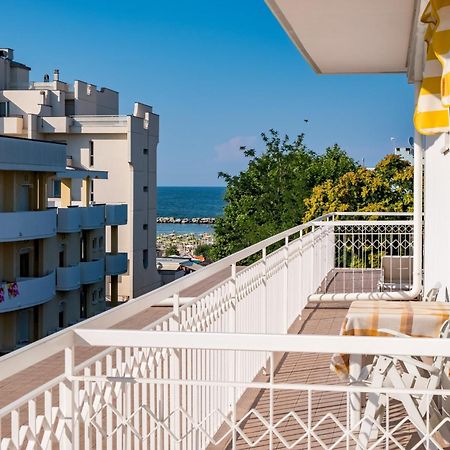 Hotel Villa Dei Fiori - Sul Mare Con Piscina Viserbella di Rimini Zewnętrze zdjęcie