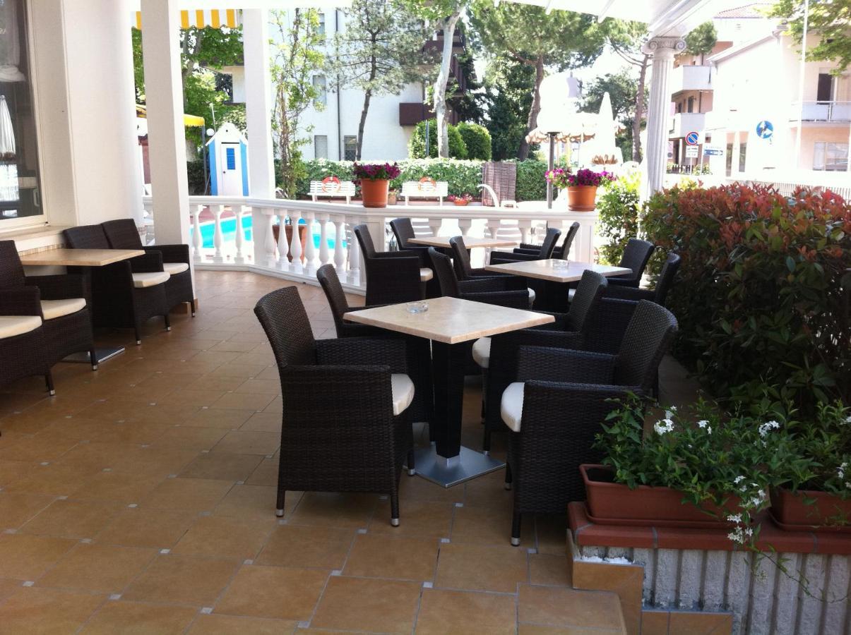 Hotel Villa Dei Fiori - Sul Mare Con Piscina Viserbella di Rimini Zewnętrze zdjęcie