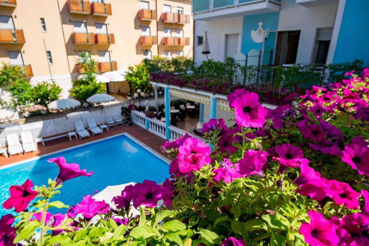 Hotel Villa Dei Fiori - Sul Mare Con Piscina Viserbella di Rimini Zewnętrze zdjęcie