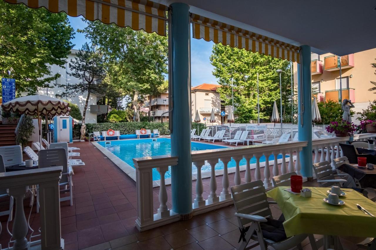 Hotel Villa Dei Fiori - Sul Mare Con Piscina Viserbella di Rimini Zewnętrze zdjęcie
