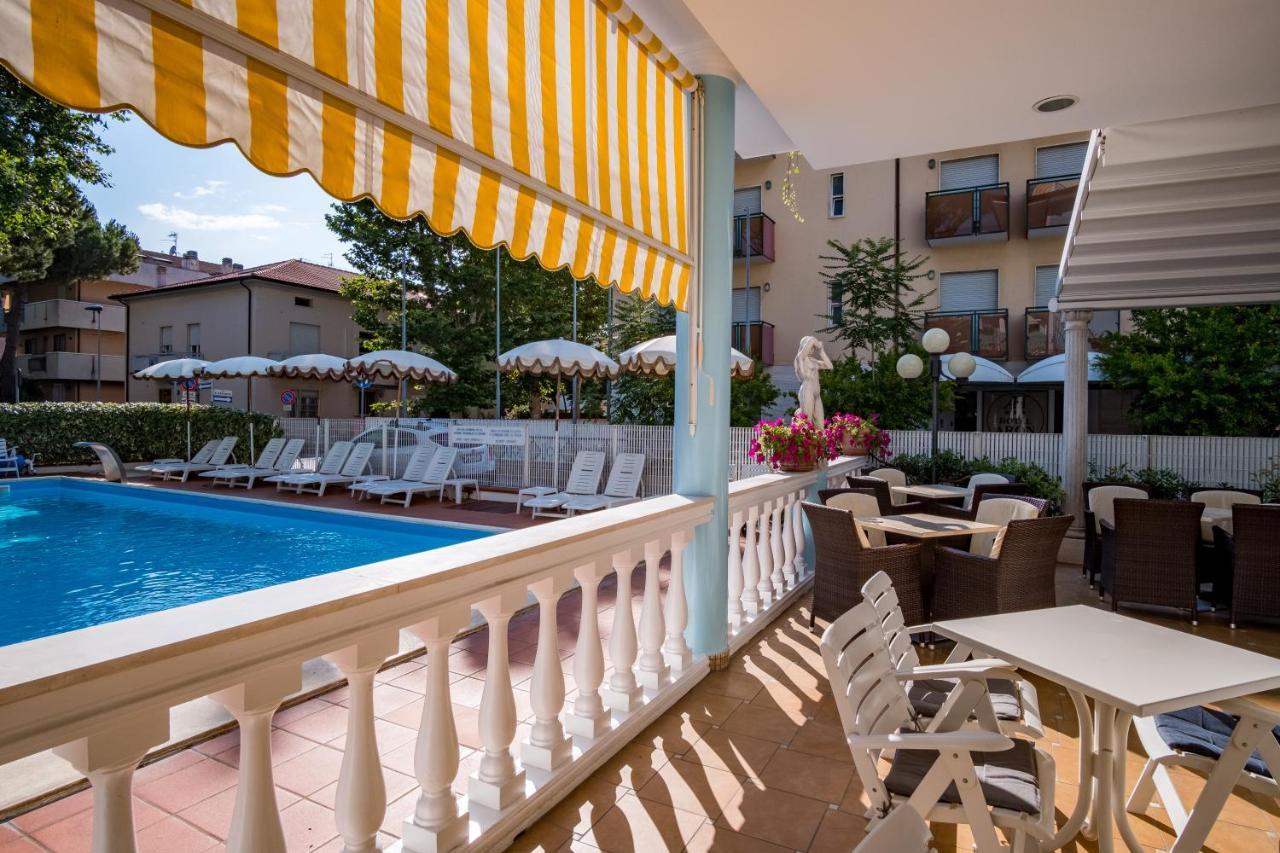 Hotel Villa Dei Fiori - Sul Mare Con Piscina Viserbella di Rimini Zewnętrze zdjęcie