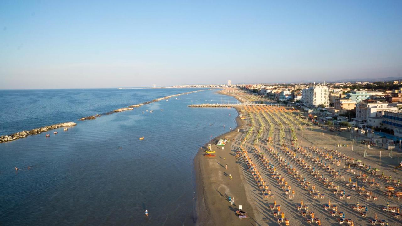 Hotel Villa Dei Fiori - Sul Mare Con Piscina Viserbella di Rimini Zewnętrze zdjęcie