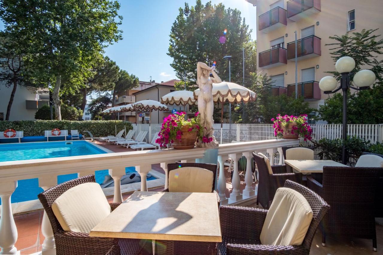 Hotel Villa Dei Fiori - Sul Mare Con Piscina Viserbella di Rimini Zewnętrze zdjęcie