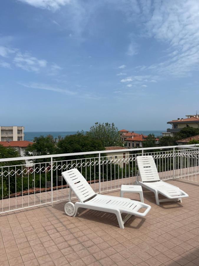 Hotel Villa Dei Fiori - Sul Mare Con Piscina Viserbella di Rimini Zewnętrze zdjęcie