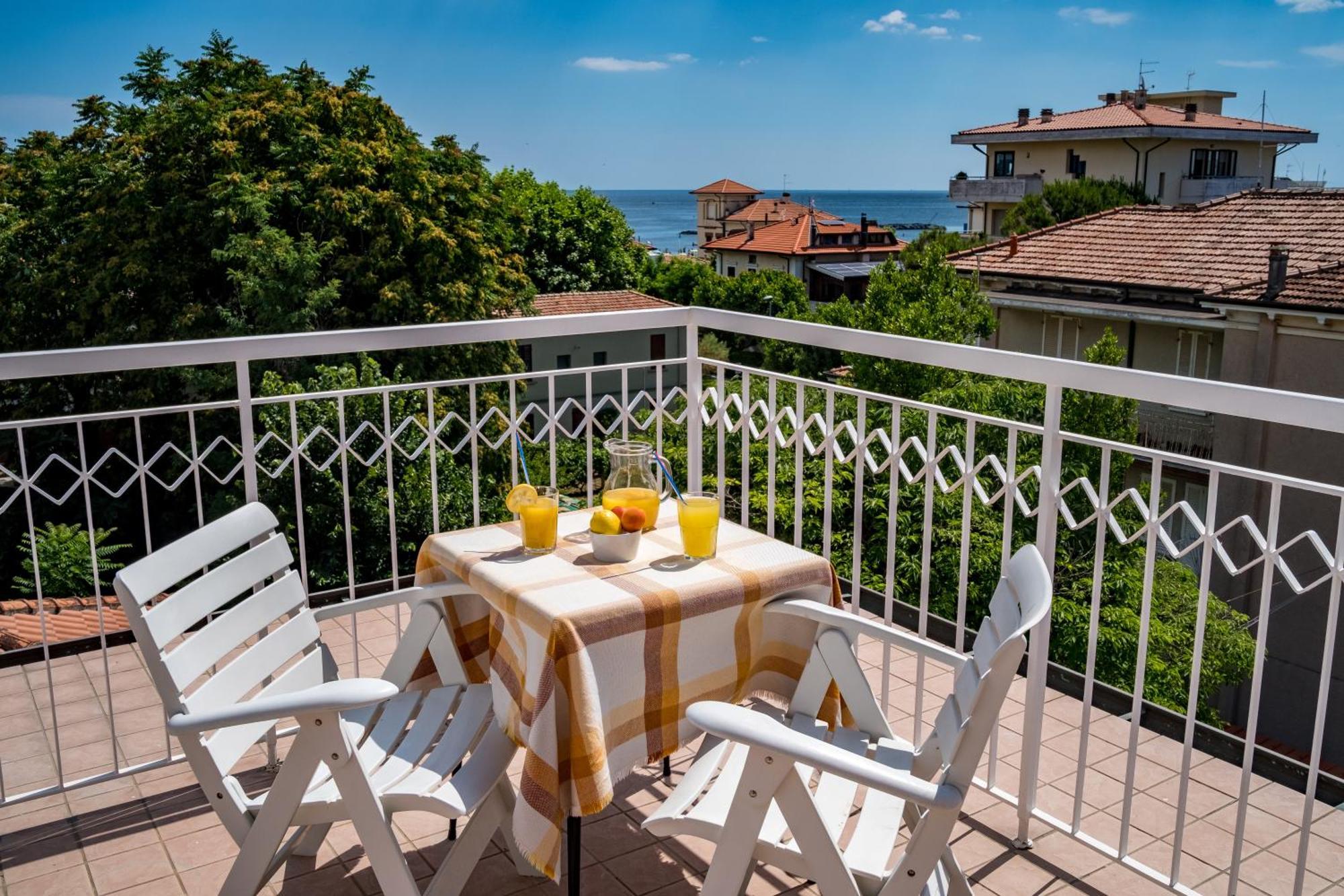 Hotel Villa Dei Fiori - Sul Mare Con Piscina Viserbella di Rimini Zewnętrze zdjęcie