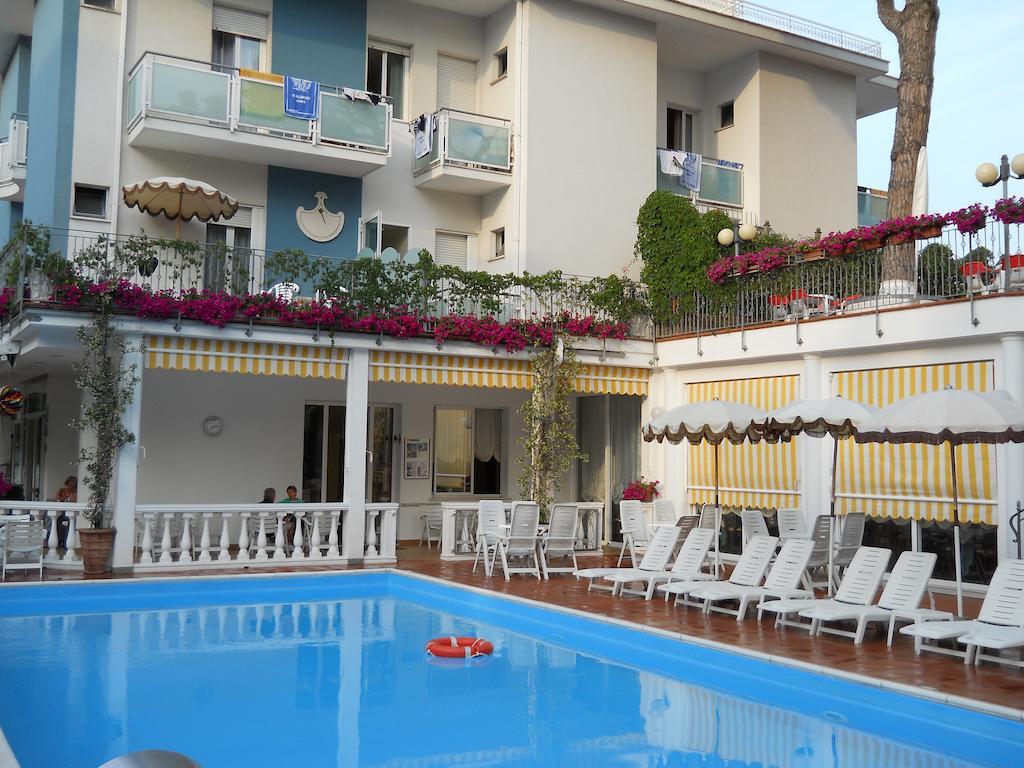 Hotel Villa Dei Fiori - Sul Mare Con Piscina Viserbella di Rimini Zewnętrze zdjęcie