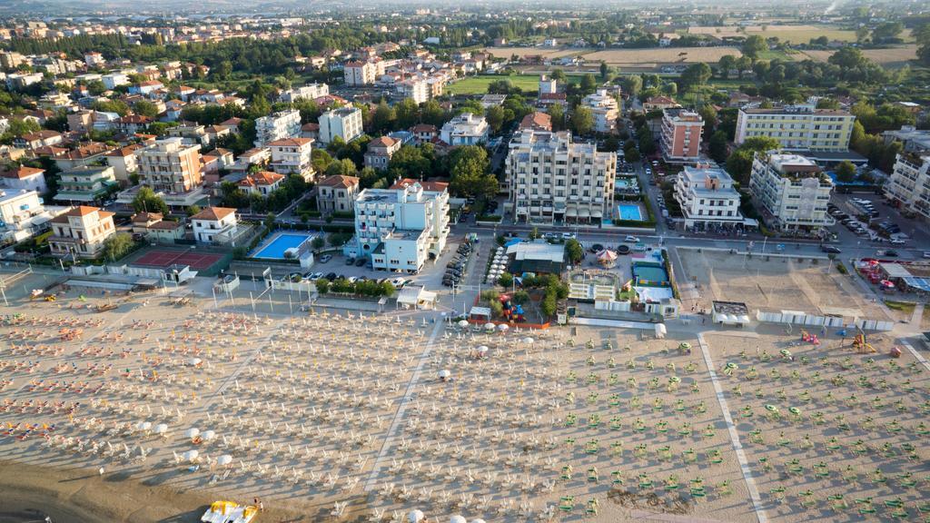 Hotel Villa Dei Fiori - Sul Mare Con Piscina Viserbella di Rimini Zewnętrze zdjęcie